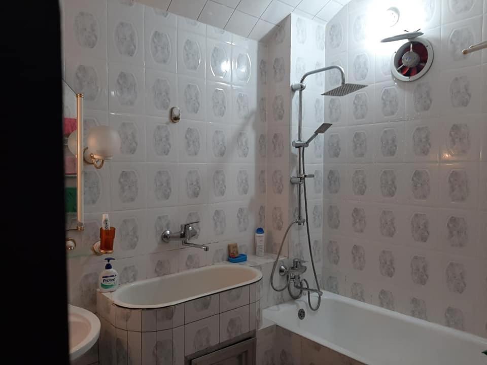 Apartment Жужуна Batumi Bagian luar foto